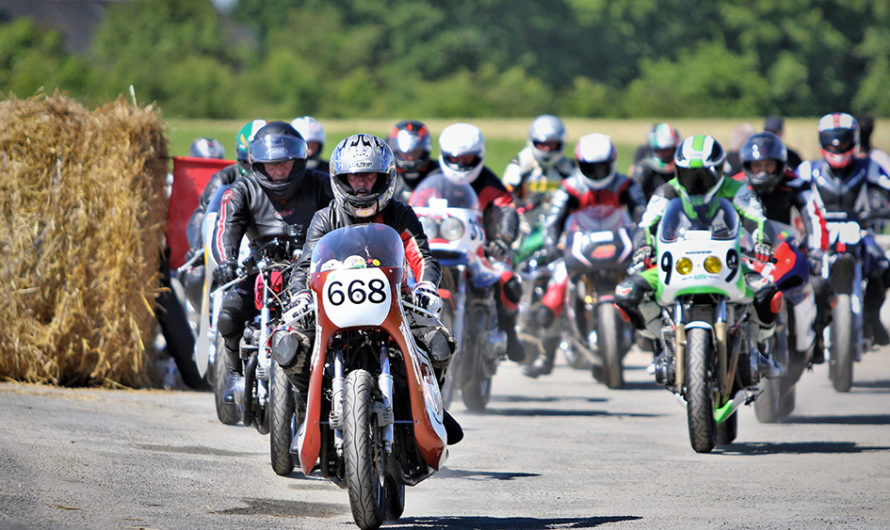 Démonstration de motos anciennes à Trélivan