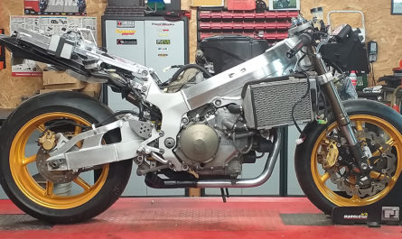 Superbe rénovation d’une Honda SP1 !