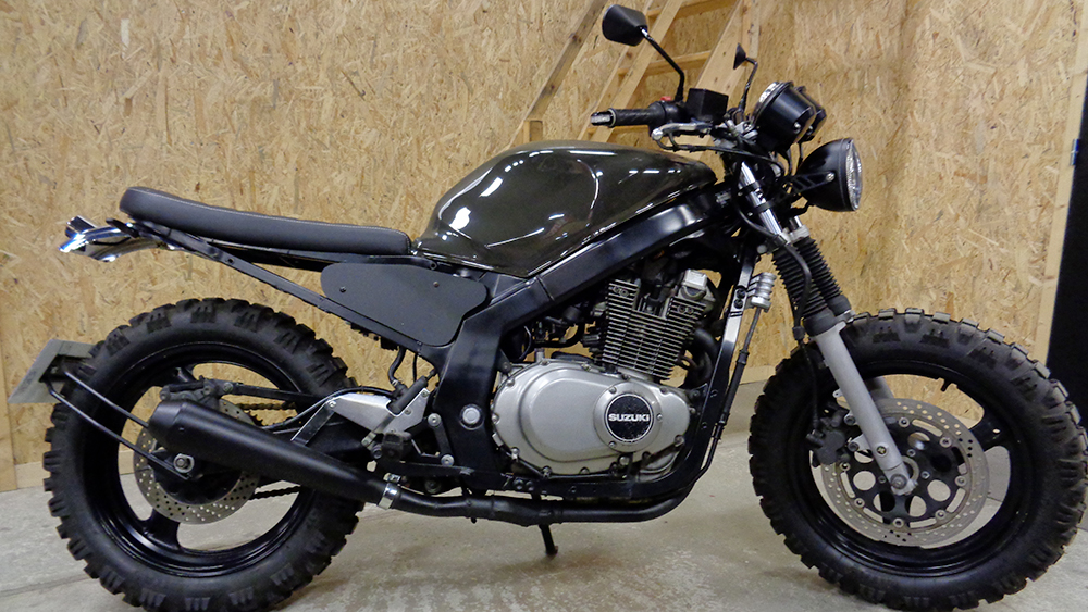 Suzuki 500 GSF : la routière devenue Scrambler