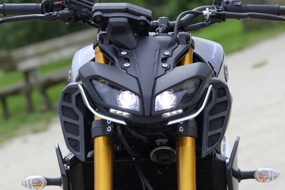 Triumph Street Triple RS ou Yamaha MT-09 SP