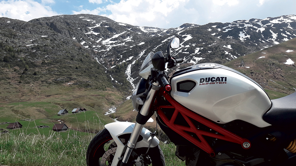 Ex-Yougoslavie en Ducati Monster 696