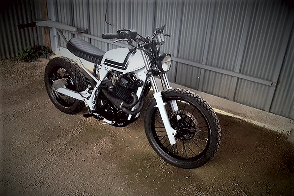 Une Suzuki Scrambler 650 DR