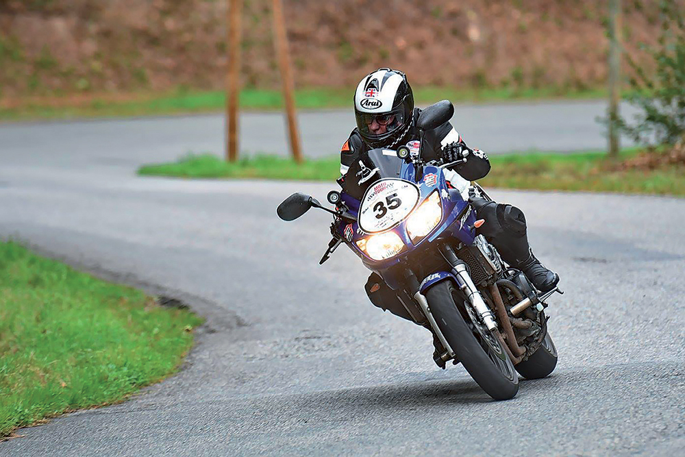 8 jours de course et 3 000 kilomètres : bienvenue au Moto Tour