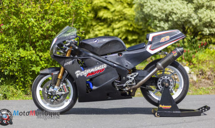 Une Honda RC30 full Carbone !