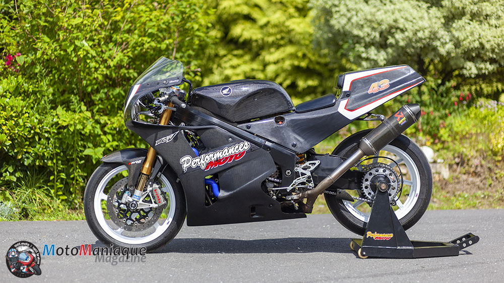 Une Honda RC30 full Carbone !