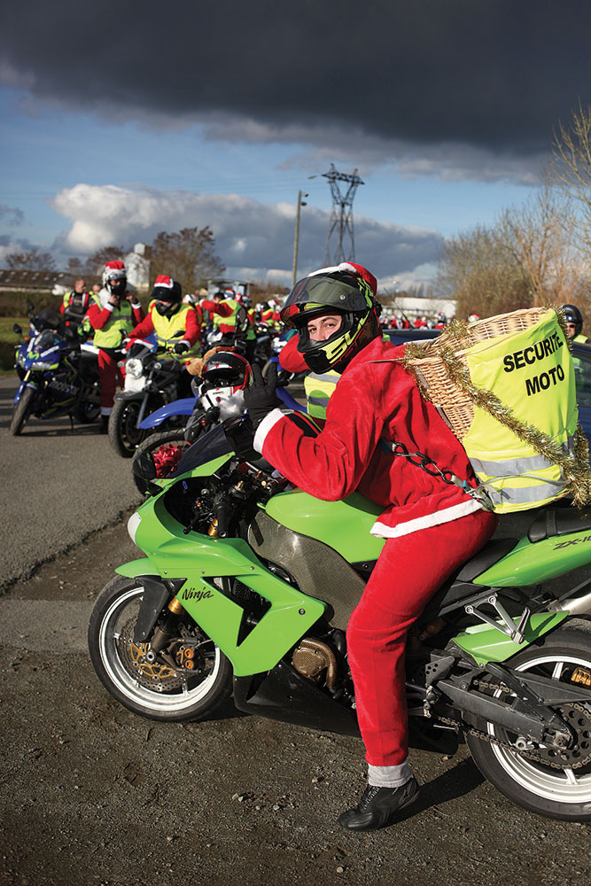 Les Motards du 35 et les Nez Rouges de Rennes jouent les Pères Noël !