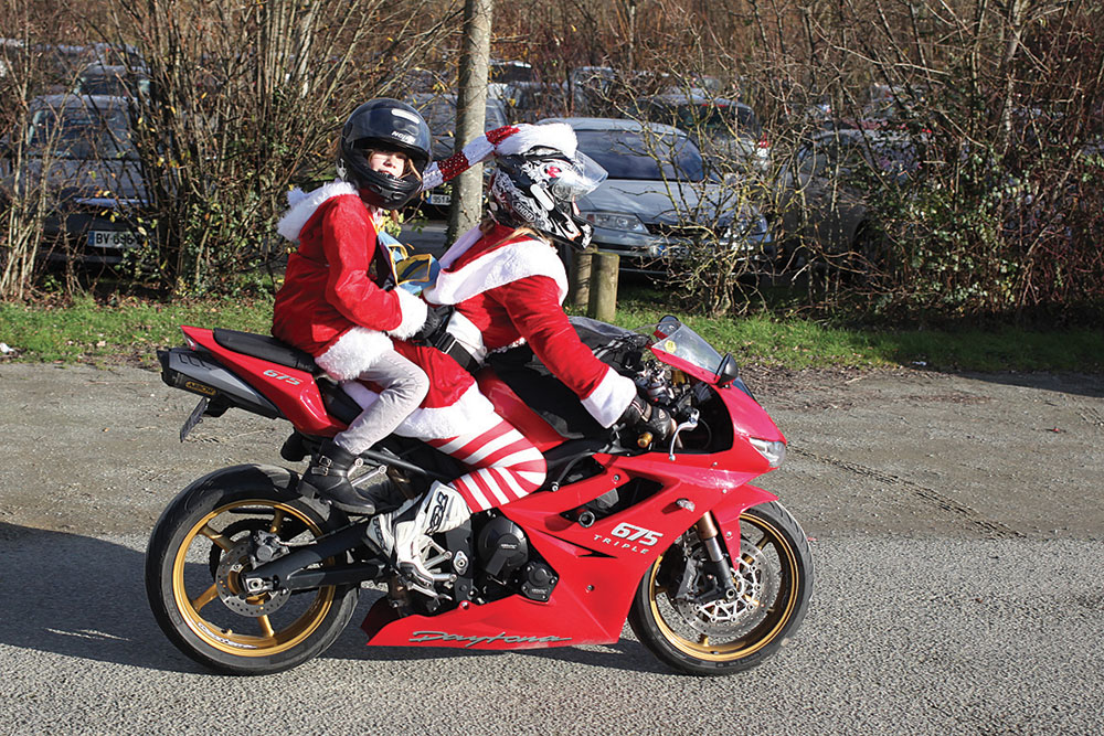 Les Motards du 35 et les Nez Rouges de Rennes jouent les Pères Noël !