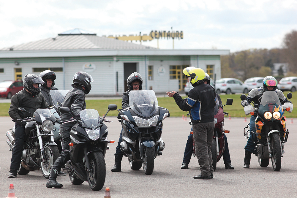 Un stage de perfectionnement moto ? Excellente idée !