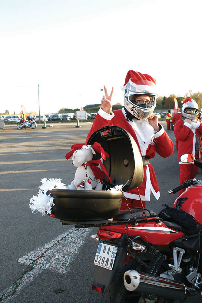 Les Motards du 35 et les Nez Rouges de Rennes jouent les Pères Noël !