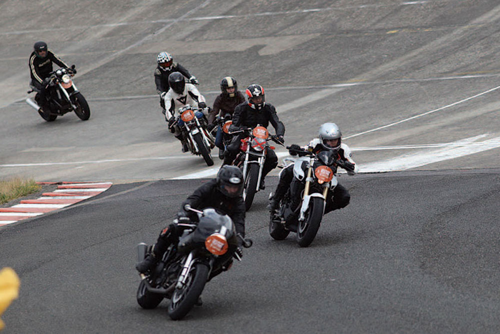 Le Café Racer Festival se déroule depuis 3 ans sur l’autodrome de Monthléry, le 3ème week-end de juin. Un salon regroupant les préparateurs les plus fous !