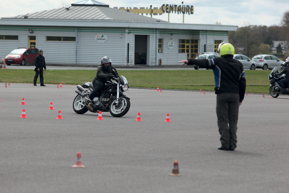 Un stage de perfectionnement moto ? Excellente idée !