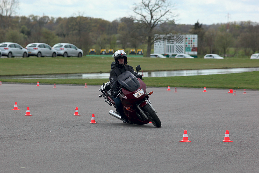 Un stage de perfectionnement moto ? Excellente idée !