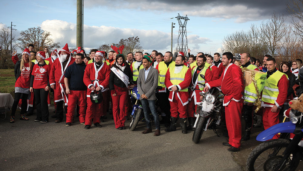 Les Motards du 35 et les Nez Rouges de Rennes jouent les Pères Noël !