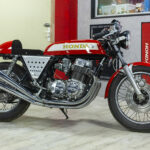 Une superbe Honda 750 Four chez Pist’On Bike !