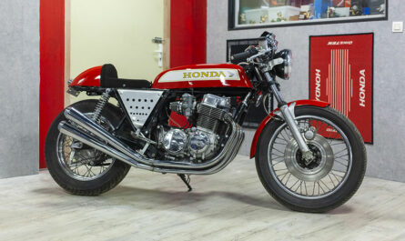 Une superbe Honda 750 Four chez Pist’On Bike !