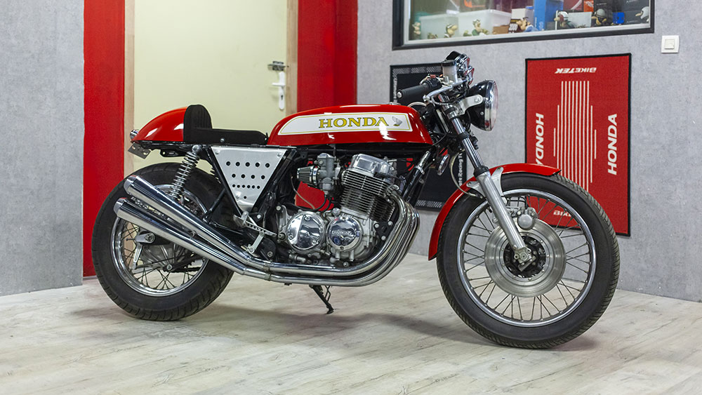 Une superbe Honda 750 Four chez Pist’On Bike !